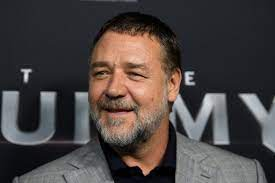 Biography of Russell Crowe & Net Worth